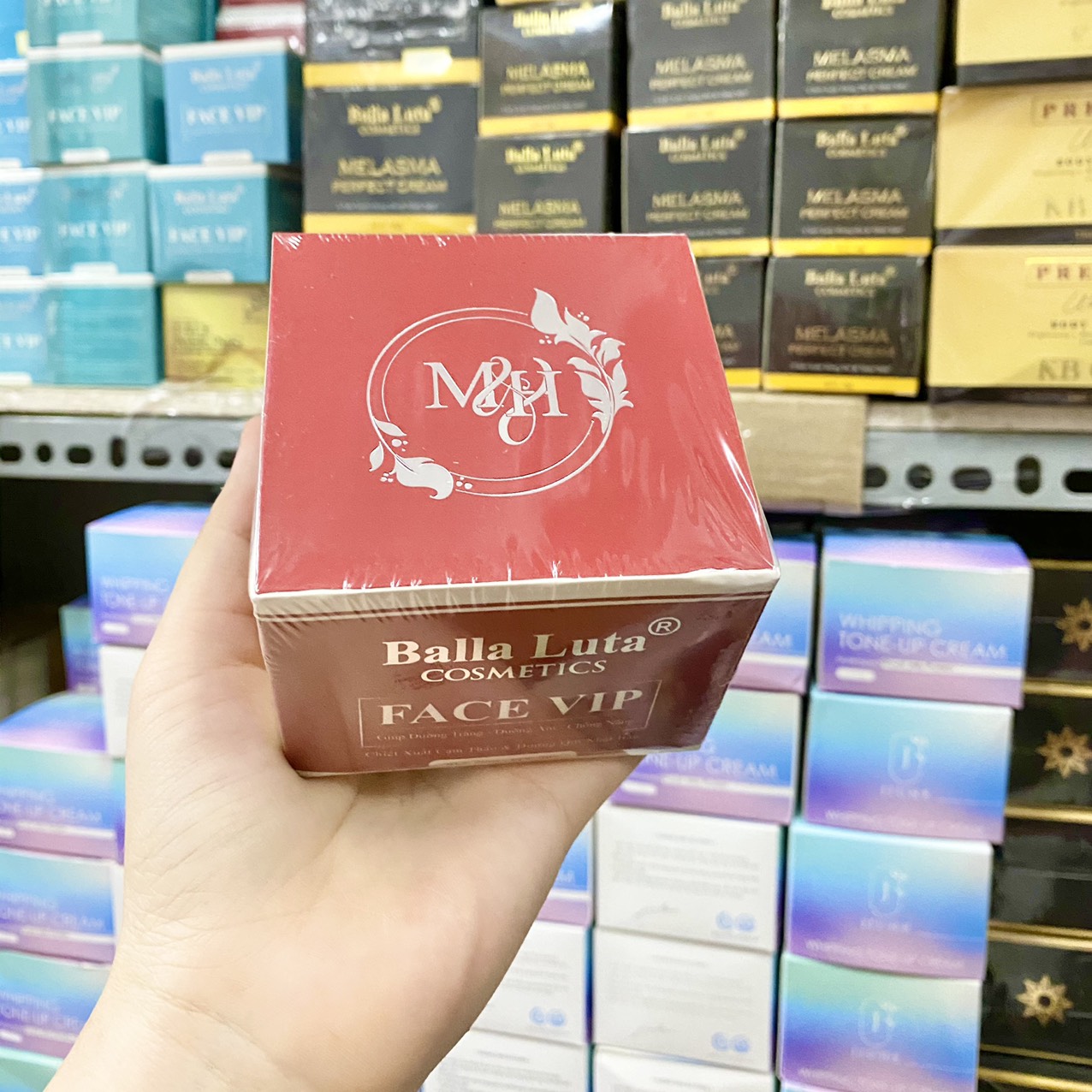 15502-z2828196498108-7378c87d7d403f941a31782dbdbc64e3-4.jpg Kem Face VIP Đỏ Giảm Thâm Nám Căng Bóng Da Balla Luta - 8936144070147