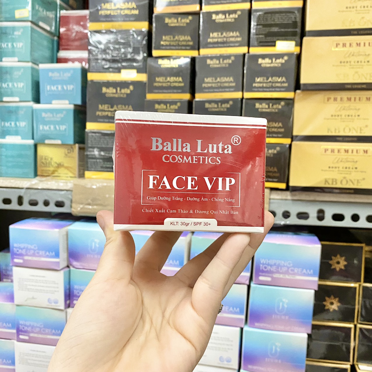 15502-z2828196505536-7f257603e796597ae1c1dee9cce7039b-4.jpg Kem Face VIP Đỏ Giảm Thâm Nám Căng Bóng Da Balla Luta - 8936144070147