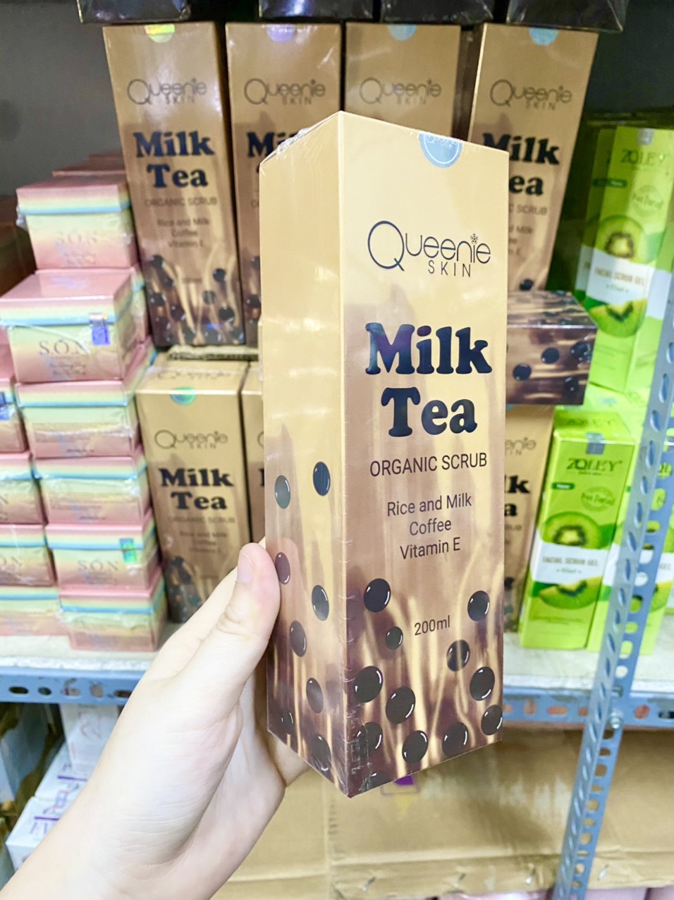 Tẩy tế bào chết Milk Tea Organic Scrub Queenie Skin chính hãng Tẩy tế bào chết Milk Tea Organic Scrub Queenie Skin chính hãng