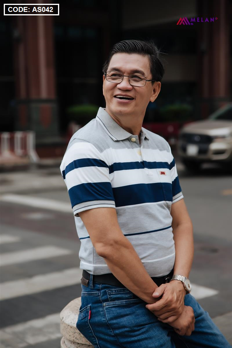 15824-z4111353595622-7515816cf3303aa13b1f728ce490fb03-3.png Áo Thun Sọc Nam Trung Niên Cổ Bẻ Có Túi - AS042