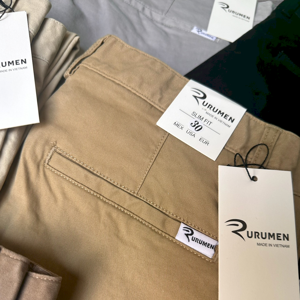 15846_z5363103498632-947baaad512614cfe1faa759f1a26eb3_20240420031642-9.png Quần Kaki Dài Nam Rurumen Cao Cấp - QB381