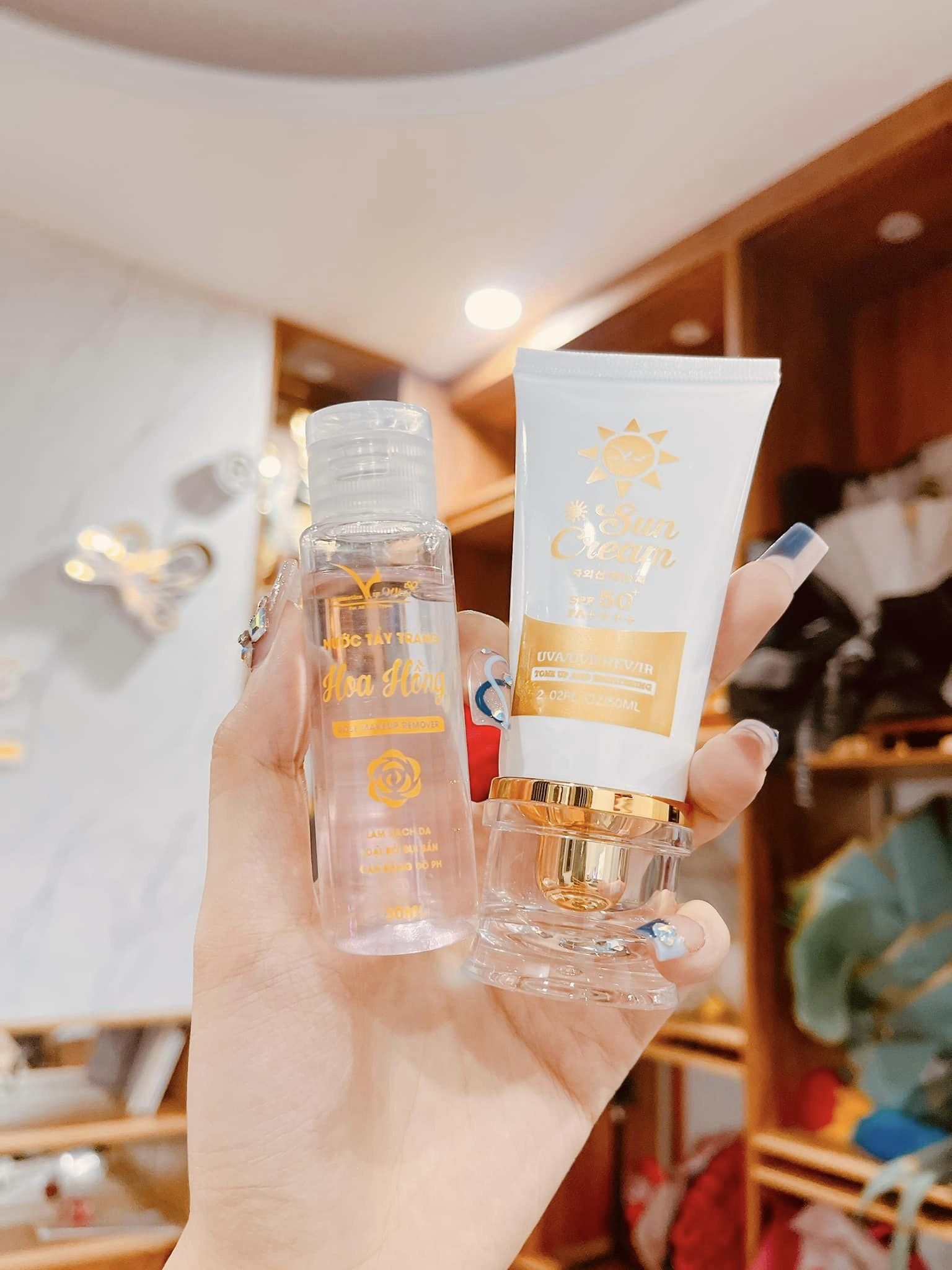 17760-299098614-3236571393328170-6285643756254984741-n-3.jpg Kem Chống Nắng VIP White (Tặng 1 bịt sữa rửa mặt) - 8938521762317