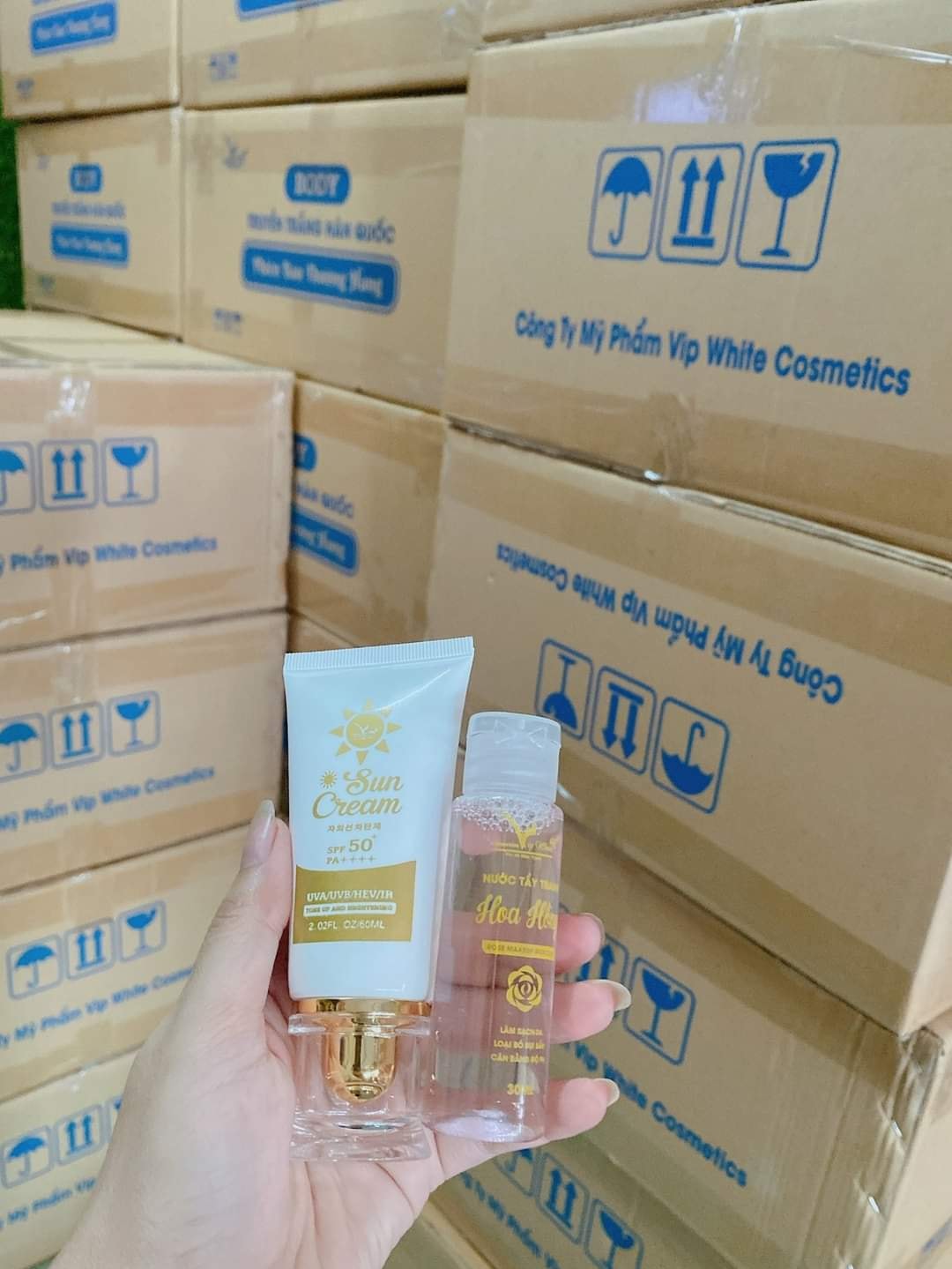 17760-300782619-177603901427351-2547682752270183585-n-3.jpg Kem Chống Nắng VIP White (Tặng 1 bịt sữa rửa mặt) - 8938521762317