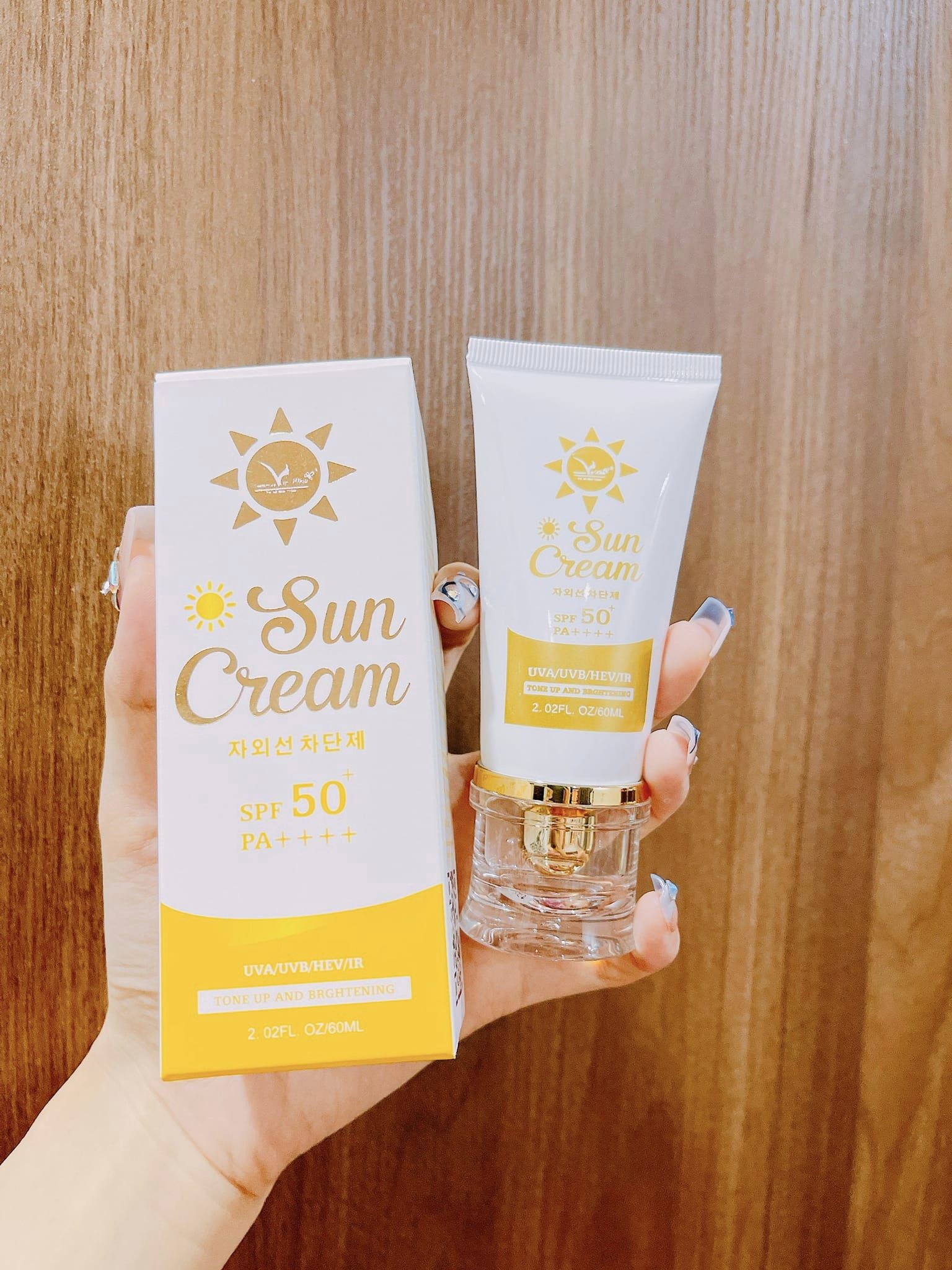 17760-305937824-4054390848119822-3909688497207537782-n-3.jpg Kem Chống Nắng VIP White (Tặng 1 bịt sữa rửa mặt) - 8938521762317