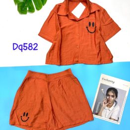 Set đùi nữ tơ xước cổ bẻ in hình mặt cười - DBO1162