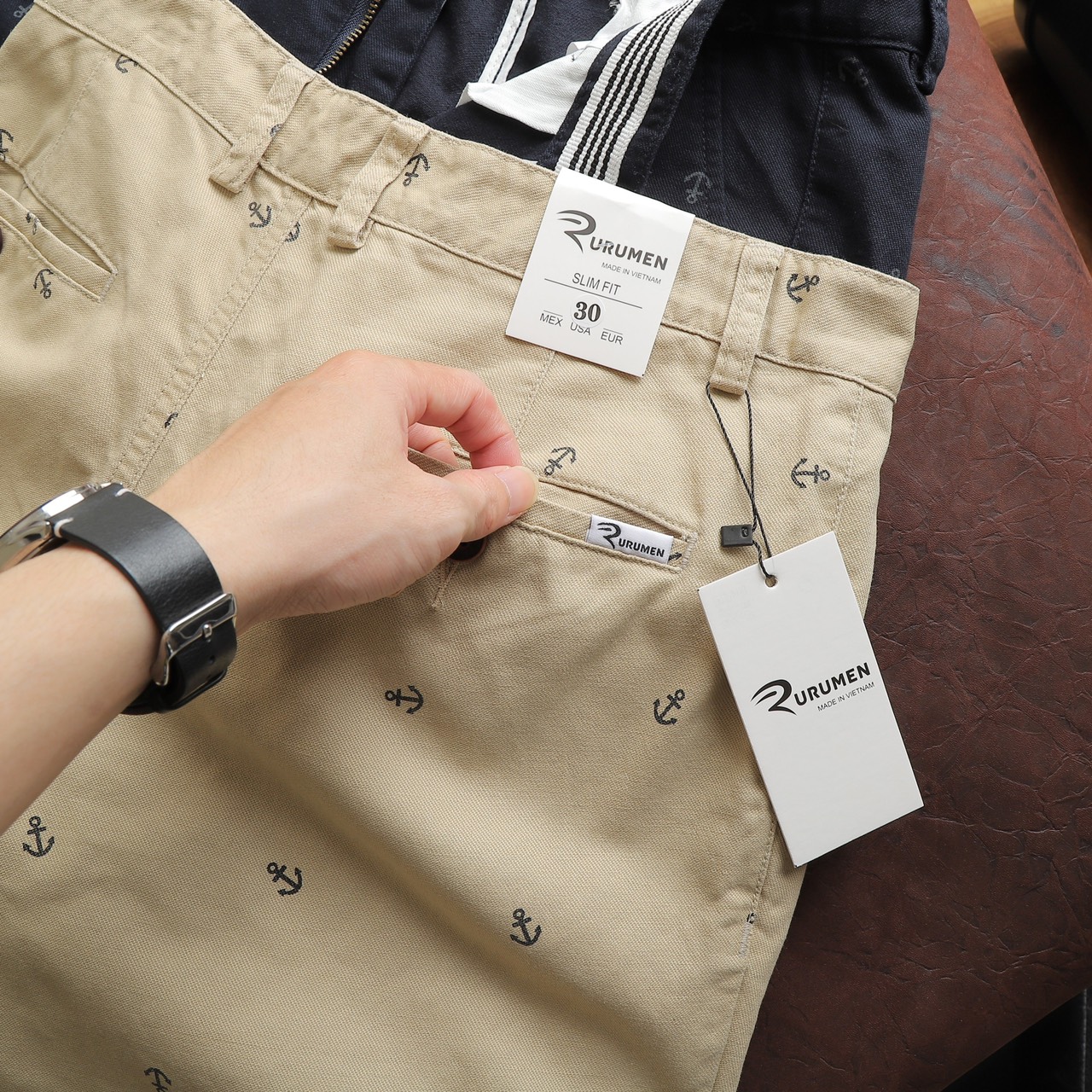 19826-1935006904-z4420826613813-300bb6bfc83f99e90e3ebe6c0b65182d-14.jpg Quần Short Kaki Nam Cao Cấp In Logo Mũi Neo - QB410