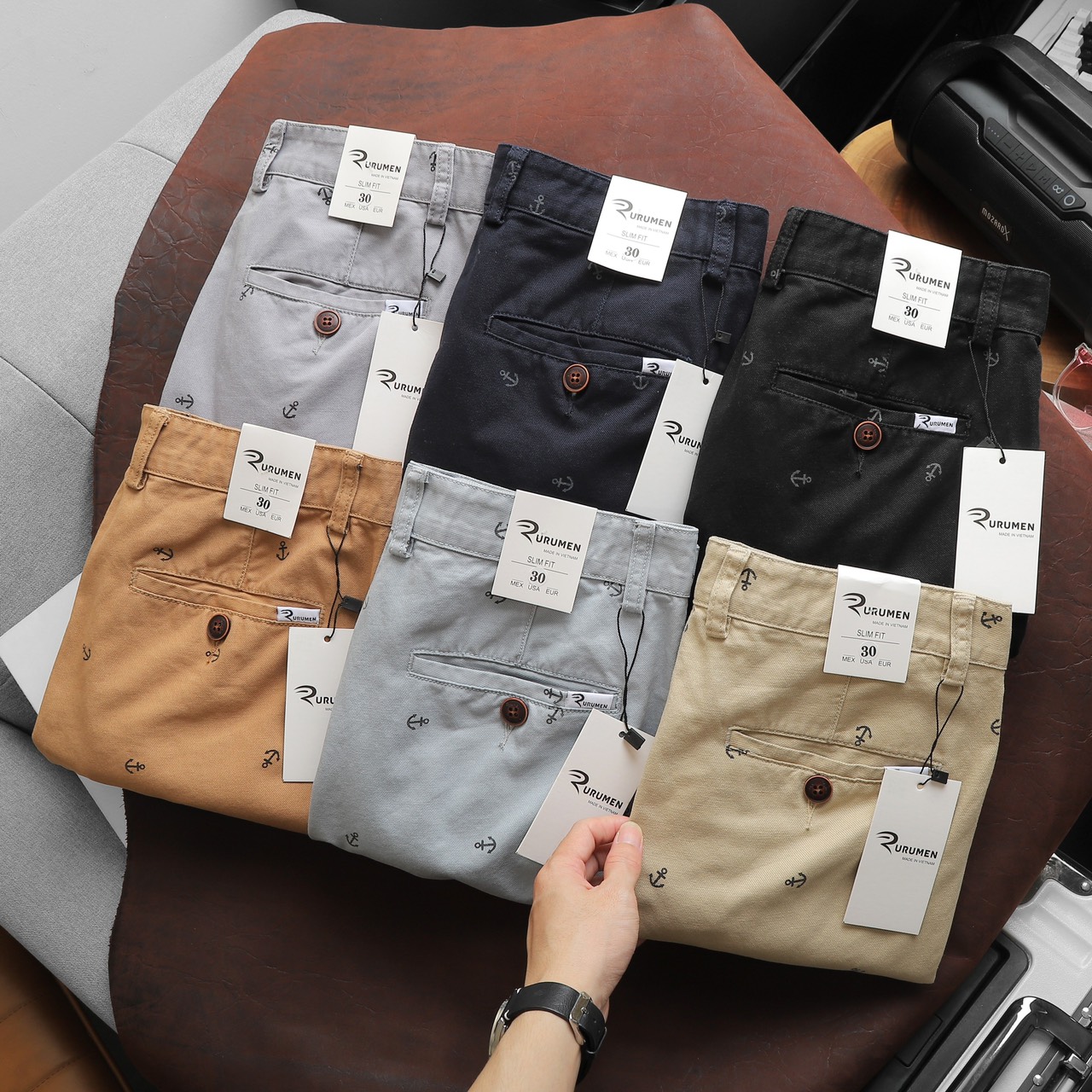 19826-1935016593-z4420826623093-35bbb294423739b1c255a0dc0a475c78-14.jpg Quần Short Kaki Nam Cao Cấp In Logo Mũi Neo - QB410