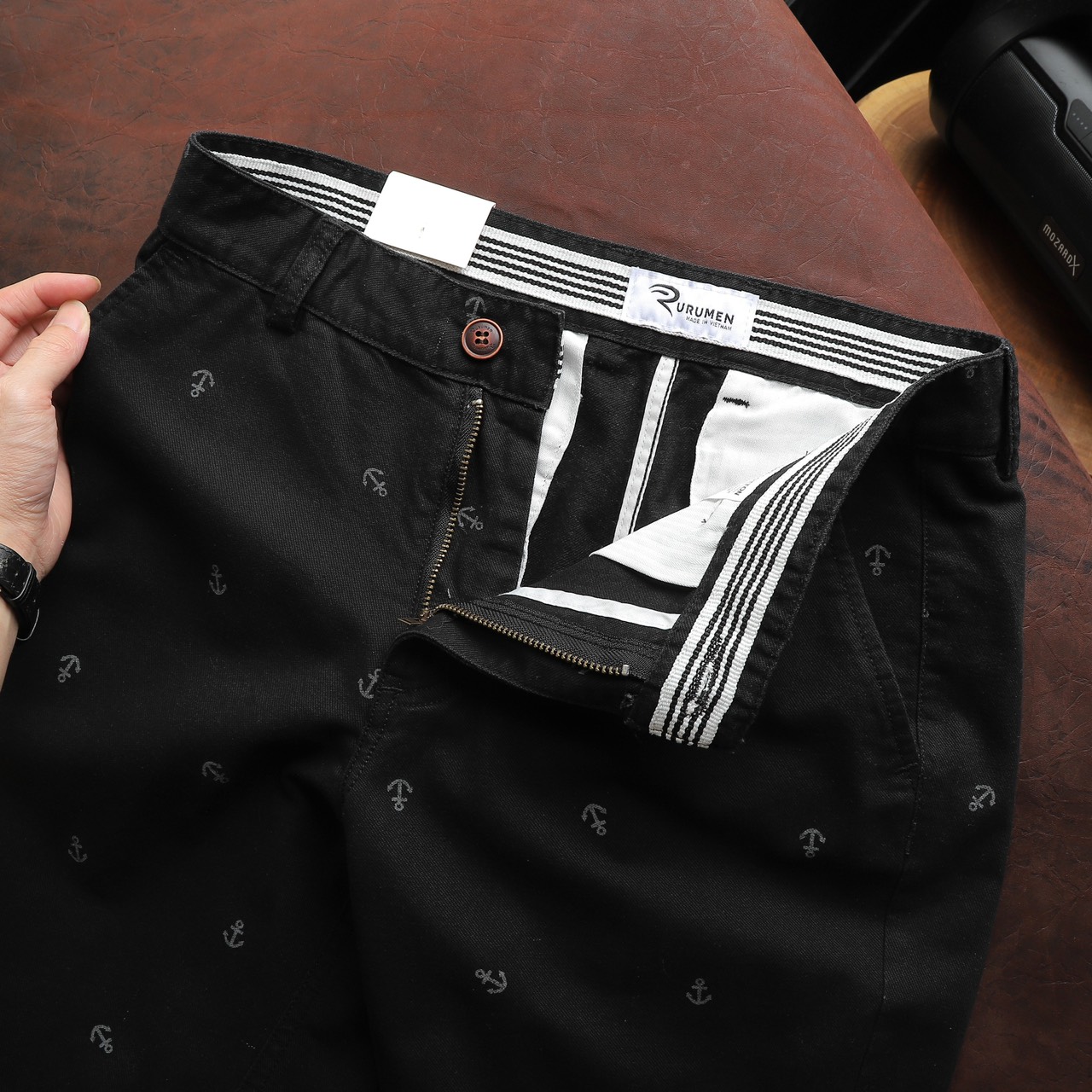 19826-1935021281-z4420826630311-1300502a1cab1640d91b4de6bfce2a3f-14.jpg Quần Short Kaki Nam Cao Cấp In Logo Mũi Neo - QB410