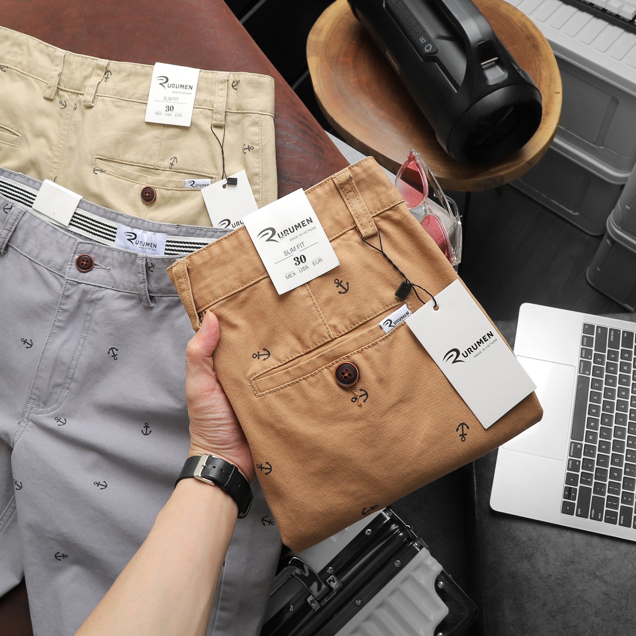 19826-1935047690-z4420826662978-301cca49c5e5cae3102146c7e27f205c-14.jpg Quần Short Kaki Nam Cao Cấp In Logo Mũi Neo - QB410