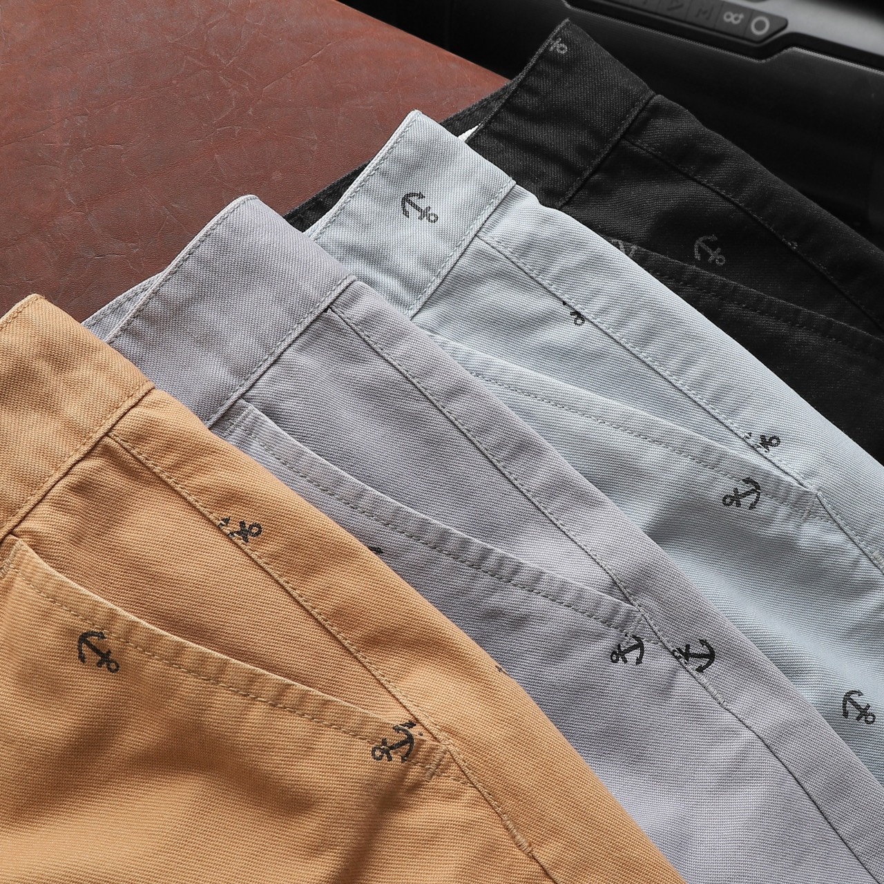 19826-1935054878-z4420826672458-4056d13c70337ce2375c705689116d81-13.jpg Quần Short Kaki Nam Cao Cấp In Logo Mũi Neo - QB410