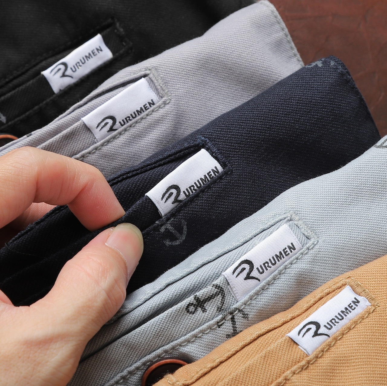 19826-1935058003-z4420826679937-69acdbc98de2f78fbdf7de19b4f95c3e-13.jpg Quần Short Kaki Nam Cao Cấp In Logo Mũi Neo - QB410