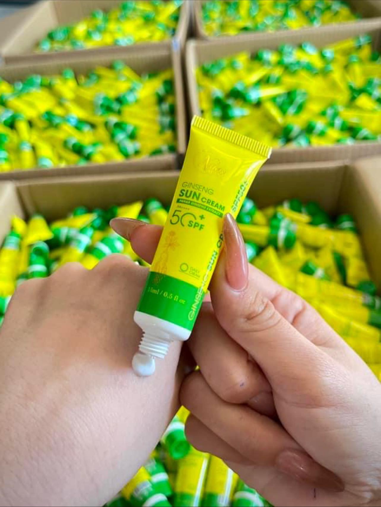 19827-347095382-2082145891990580-838918650293714637-n-1.jpg Kem Chống Nắng Rễ Sâm Nicos Beauty Mini 15g - 8938549741059