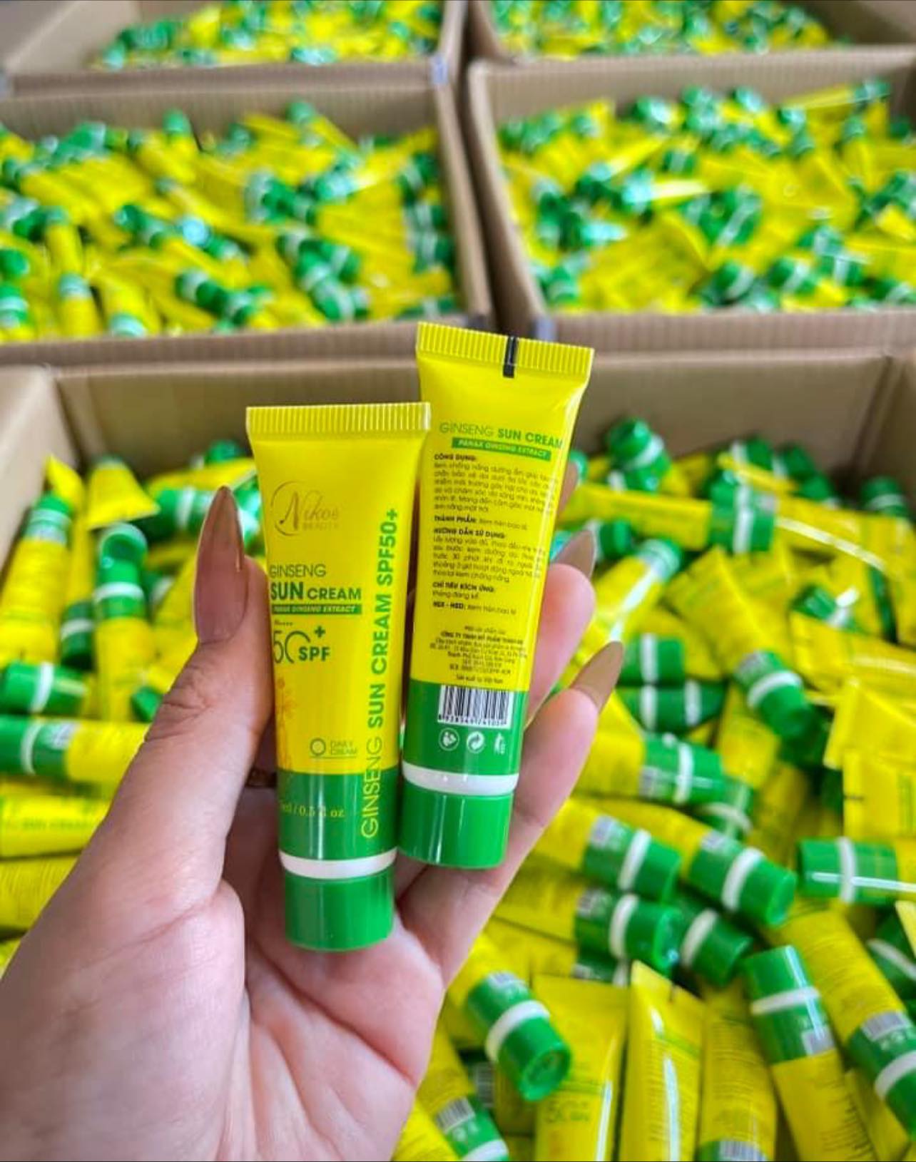 Kem Chống Nắng Rễ Sâm Nicos Beauty Mini 15g Kem Chống Nắng Rễ Sâm Nicos Beauty Mini 15g