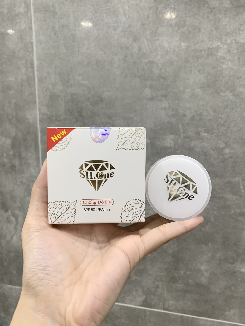 19885-z4432078551311-3dca00c72c878b961967e31e138a7970-1.jpg Kem Face Dưỡng Ẩm Trắng Da B2 SH One Trắng Chiết Xuất Lá Tía Tô - FACETRANGB2