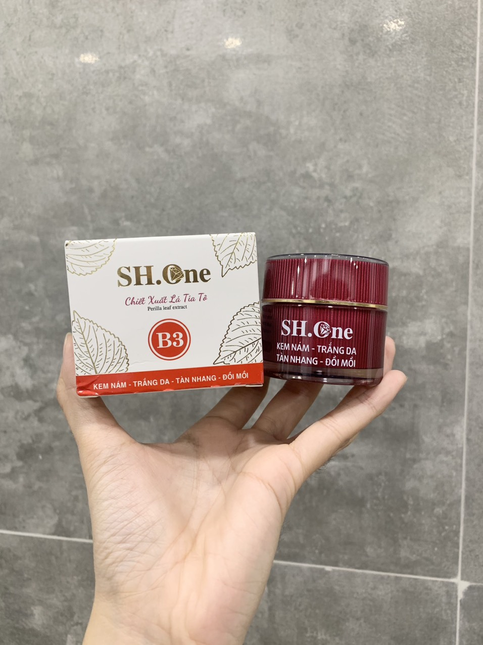19886-z4432103202857-9709332442993e87da46bfb80035d158-1.jpg Kem Face Nám Trắng Da B3 SH One Đỏ Chiết Xuất Lá Tía Tô - FACEDOB3