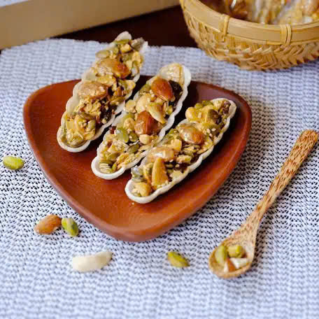 Bánh Thuyền Hạt Dinh Dưỡng Thơm Ngon 200g Bánh Thuyền Hạt Dinh Dưỡng Thơm Ngon 200g