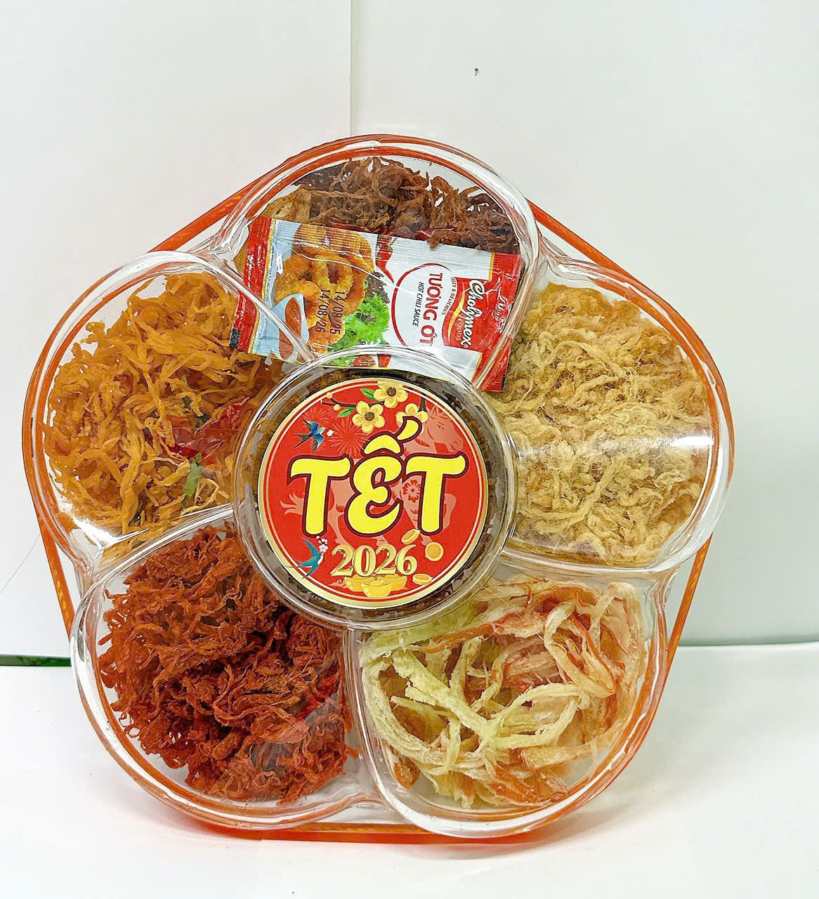 22746_z7169917409673-b523cdfb787ceb9b6a5b04f9130374af_20251111200555-1.png Hộp Quà Tết Set Khô Lục Vị 500g - Hộp Bông Mai Hộp Quà Tết 2026 - 8936208933685