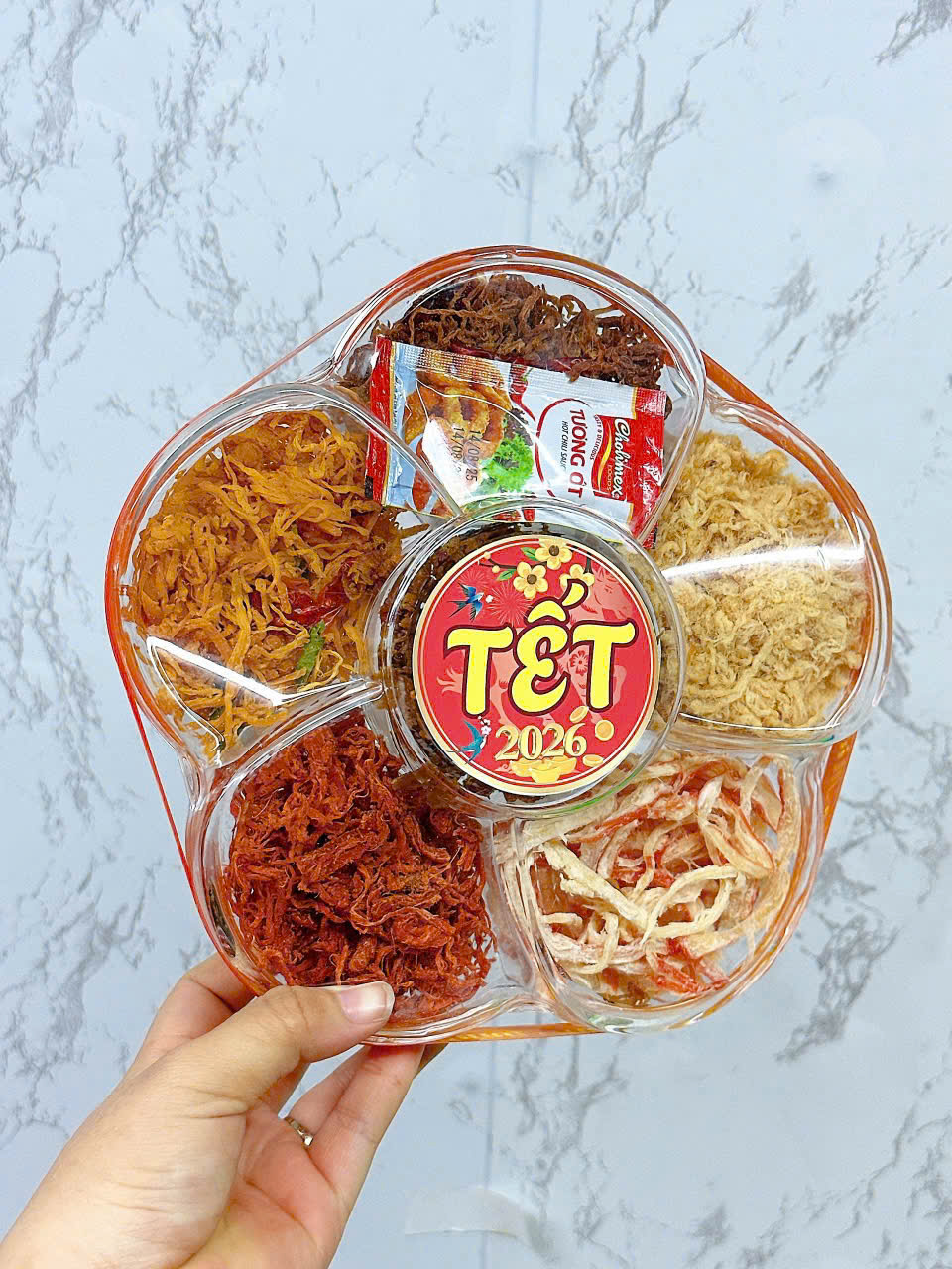 Nguồn sỉ hộp Quà Tết Set Khô Lục Vị 500g - Hộp Bông Mai Hộp Quà Tết 2026 Nguồn sỉ hộp Quà Tết Set Khô Lục Vị 500g - Hộp Bông Mai Hộp Quà Tết 2026