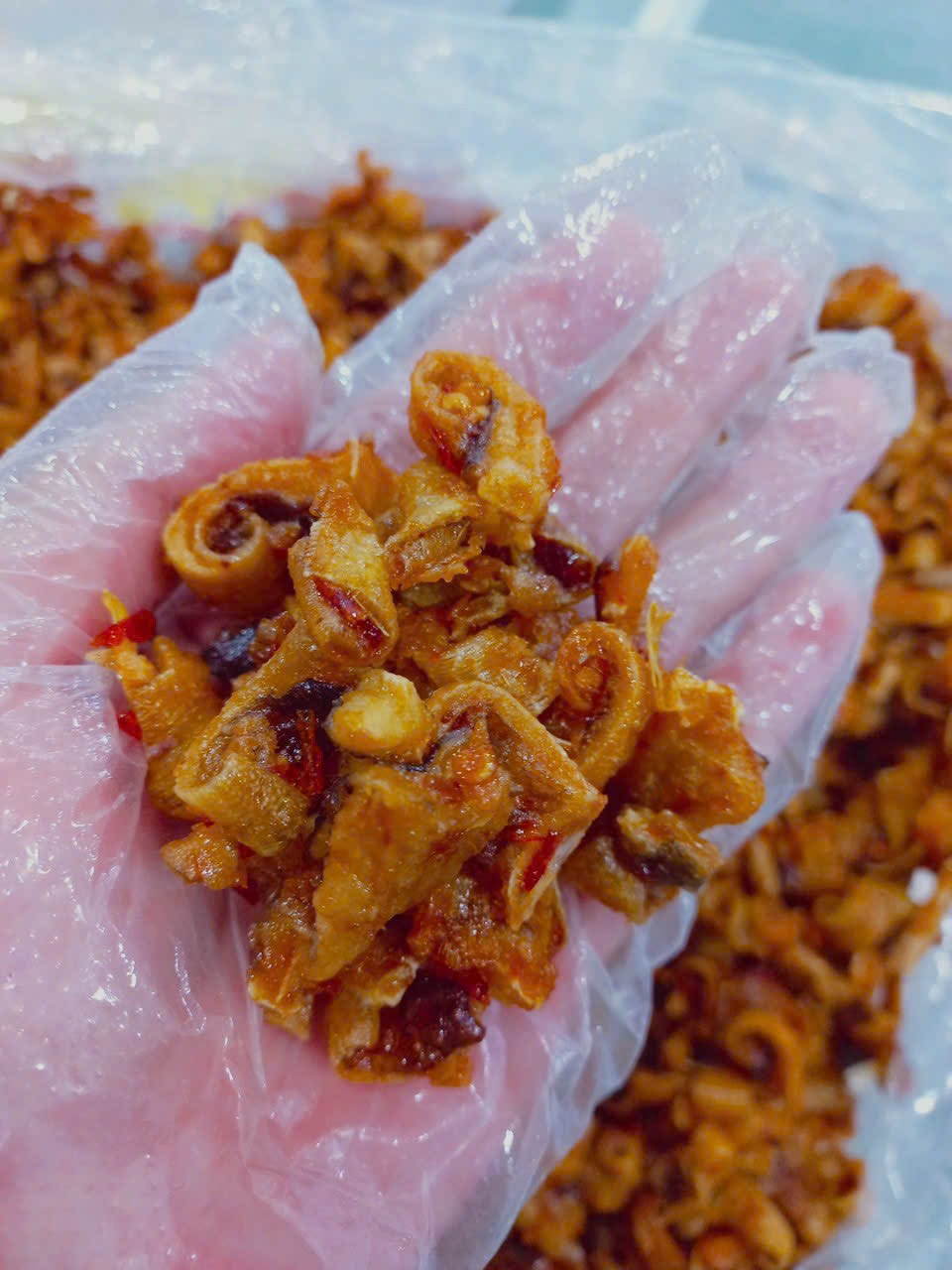 23113-z4919304824288-6be5fca609a6904d8188f3ee031c75c4-4.jpg Cá Đuối Sốt Trứng Muối Thơm Ngon 250g Hộp - 8936208933609