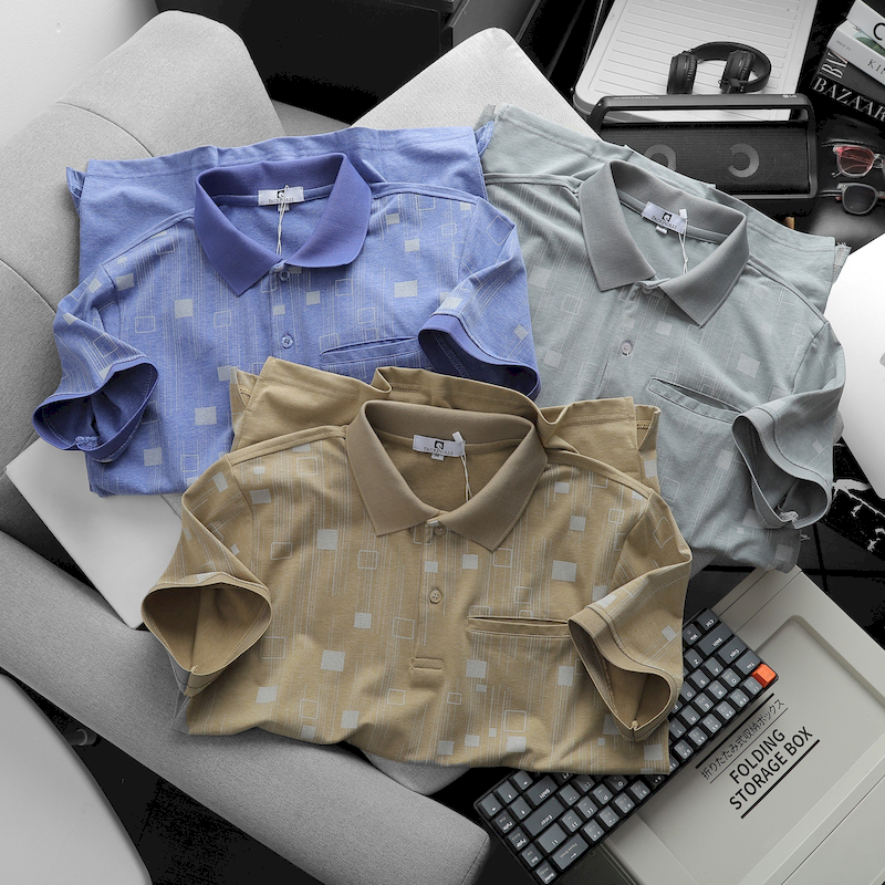 23325-z5001551909038-f6e1eaac272b06eba7f9acaf3e29b6b6-1.png Áo Thun Nam Polo Cổ Bẻ Pack Horse Có Túi In Hoạ Tiết Hình Vuông ( Có size 3x) - CS216