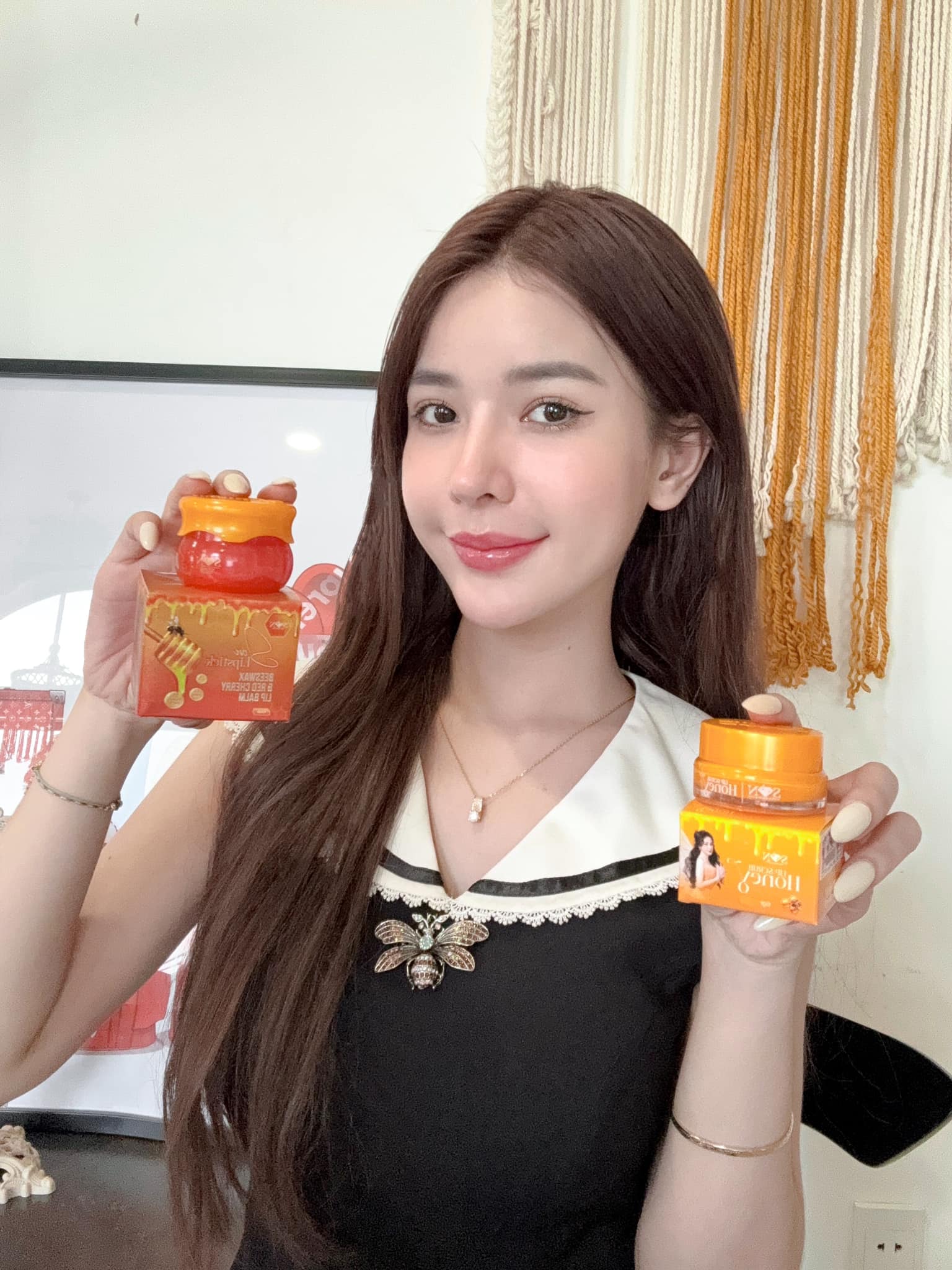 Nguồn sỉ combo Son Dưỡng Sáp Ong Kích Hồng Môi Dưỡng Môi Lipstick SON Cosmetic Nguồn sỉ combo Son Dưỡng Sáp Ong Kích Hồng Môi Dưỡng Môi Lipstick SON Cosmetic