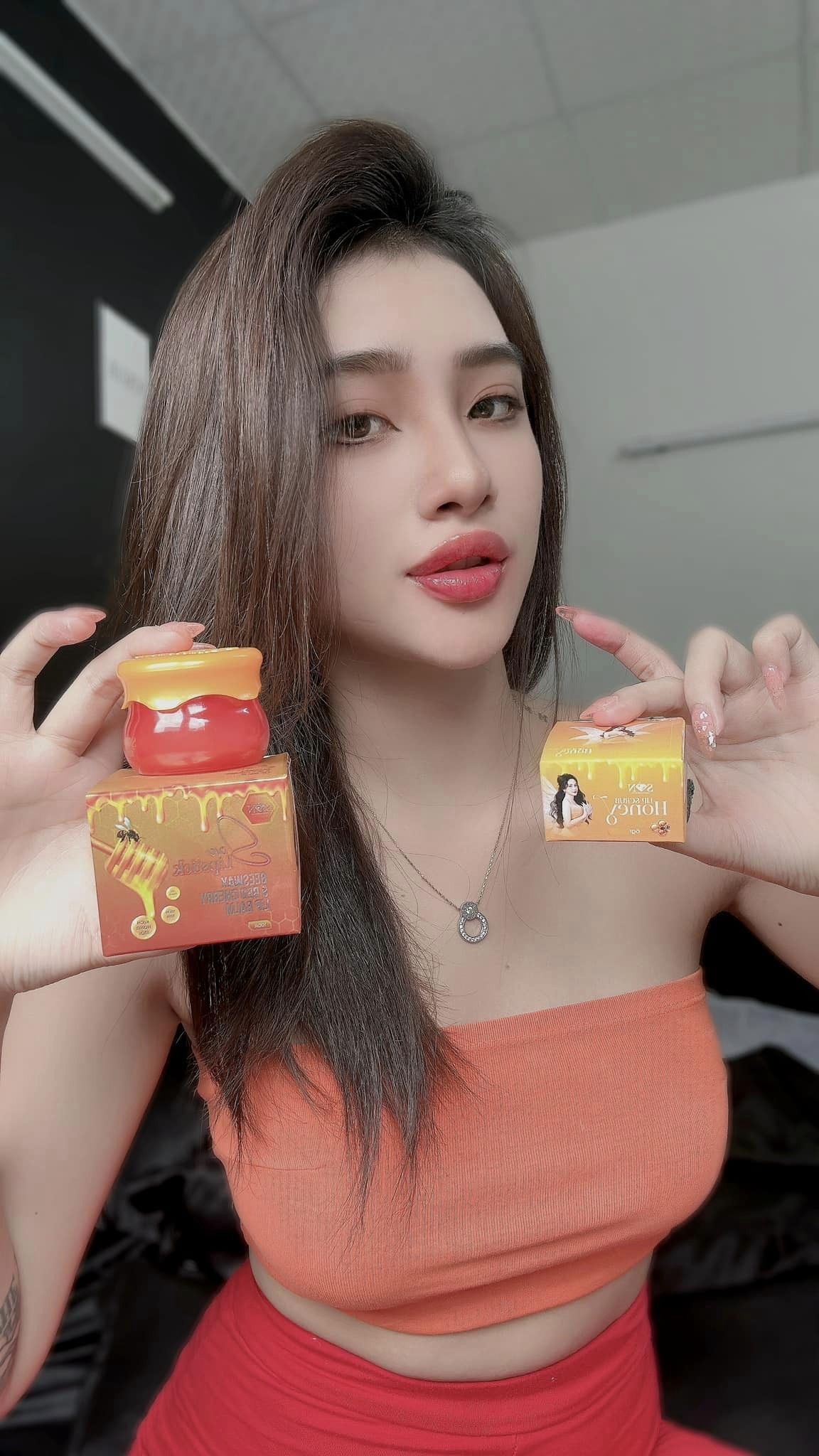 23326-412934507-2599982896828450-4917008295234285718-n-2.jpg Combo Son Dưỡng Sáp Ong Kích Hồng Môi Dưỡng Môi Lipstick SON Cosmetic - SONLIPSTICK