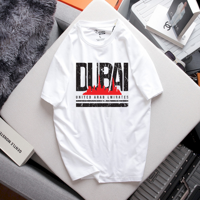 23655-1540021655-z5236577465445-40ff2a6d0b2e6d48fffd304154254f68-2.png Áo Thun Nam Cổ Tròn Rurumen Màu Trắng In Logo Chữ DUBAI (Có size 4x) - AB506