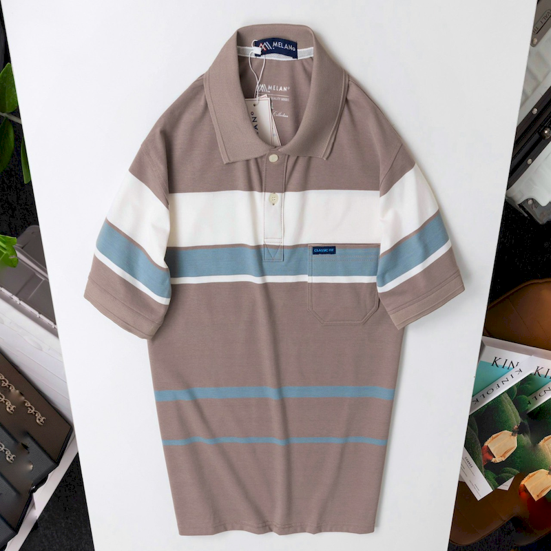 23822_z5296099613784-c5303988407b7715f00932cb64aaffe2_20240331030949-1.png Áo Thun Sọc Nam Trung Niên Phối Sọc Màu Cổ Bẻ Có Túi Thun Cotton (Có size 3x) - AS055