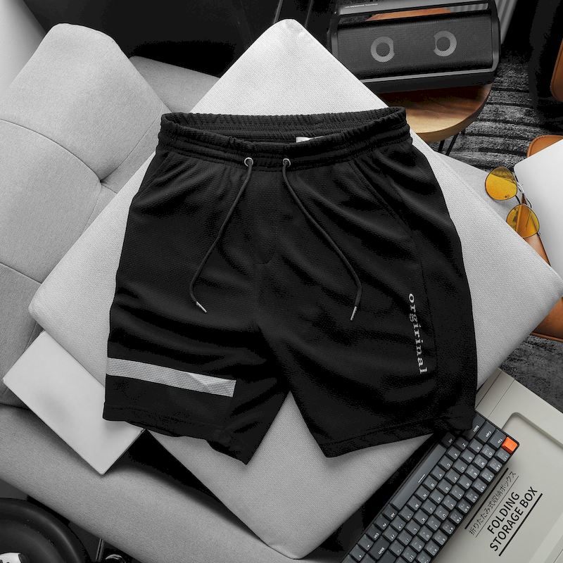 23853_z5313249279703-762af0db29397a6f66b090d2c76dece7_20240404033632.png Quần Short Thun Nam Viền Sọc In Chữ Orgirinal - QB426