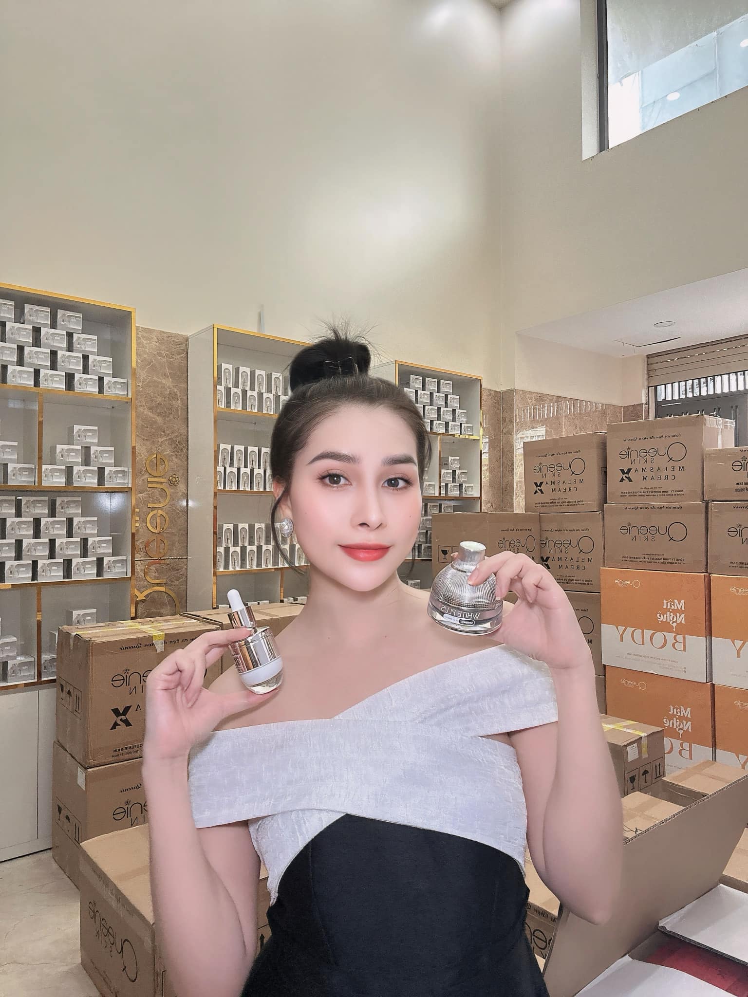 Combo Kem Face Lười Thượng Hạng và Serum Huyết Thanh 7Days Queenie Skin Combo Kem Face Lười Thượng Hạng và Serum Huyết Thanh 7Days Queenie Skin