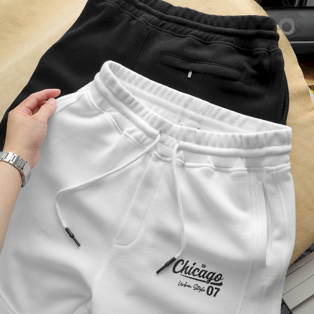 24147_z5382472787072-e41b503993ca775175c29f42a1bddaf2_20240427105726-2.png Quần Short Thun Nam In Chữ Chicago - QB429