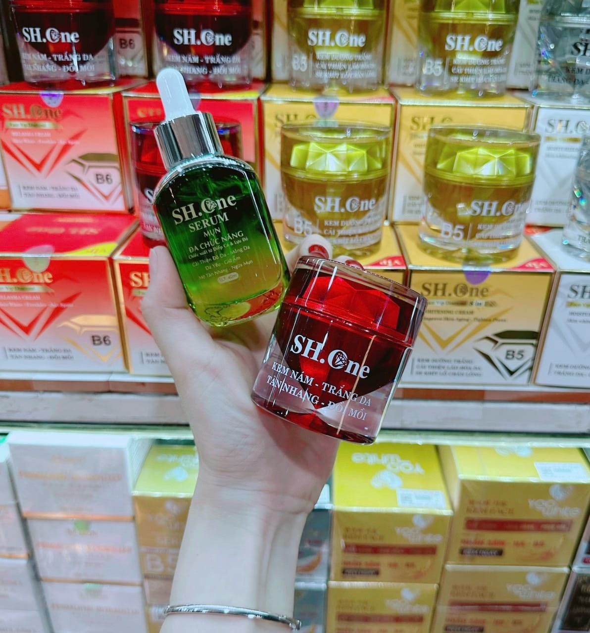 24158_436380990-3836683433228388-3628140810570630514-n_20240428173518-1.jpg Kem Face SH One B6 Màu Đỏ Giảm Nám Trắng Da - FACEDOB6