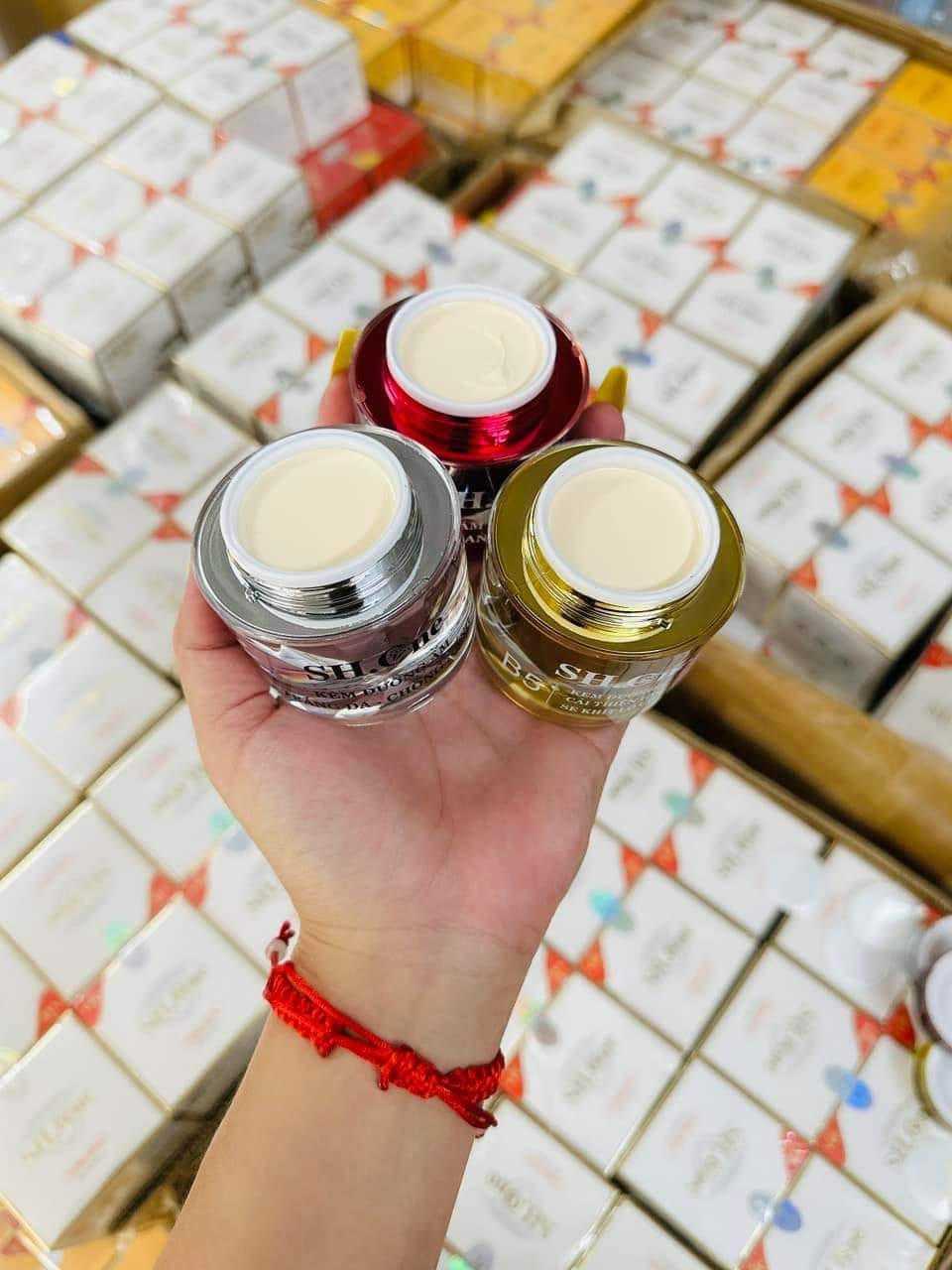 24160_435688641-1157085605306618-8203234304019617820-n_20240428174712-1.jpg Kem Face SH One B8 Màu Trắng Dưỡng Ẩm Trắng Da - FACETRANGB8