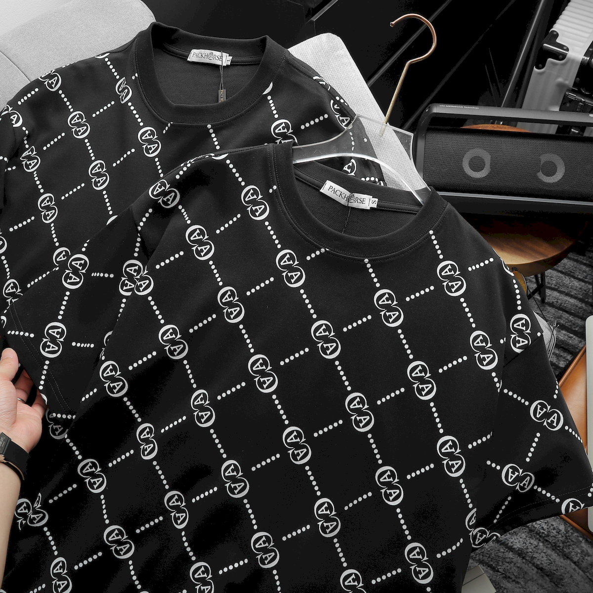 24216_z5415597051928-e3caae565115700218b9eec11b44e375_20240507114028-1.png Áo Thun Cặp Nam Nữ Cổ Tròn Pack Horse In Chữ AA - AB516