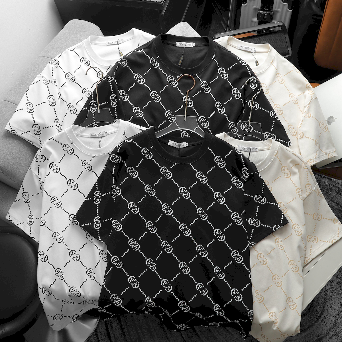 24216_z5415597099075-b82b057dd7afeb1c47cd5955992fd3ea_20240507114030-1.png Áo Thun Cặp Nam Nữ Cổ Tròn Pack Horse In Chữ AA - AB516