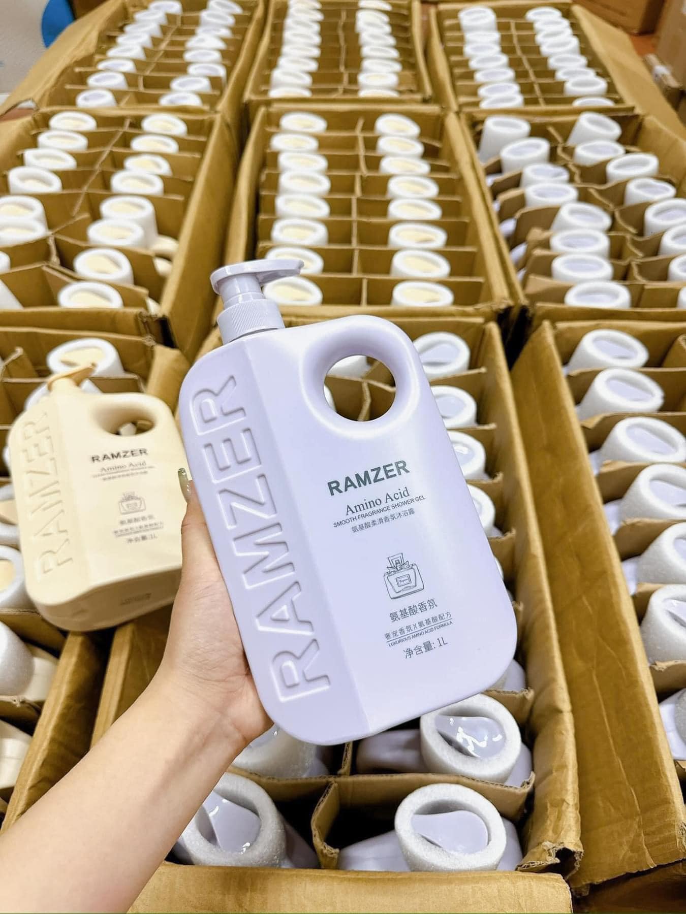 24336_441970235-7275612099217531-4642146532462135590-n_20240522095112-1.jpg Sữa Tắm Ramzer Hương Nước Hoa Chai Màu Tím 1L - STRAMZER02