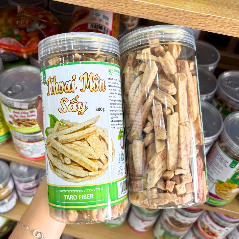 Nguồn sỉ khoai Môn Sấy Sợi Cộng Giòn 300g Hộp Pet Nguồn sỉ khoai Môn Sấy Sợi Cộng Giòn 300g Hộp Pet