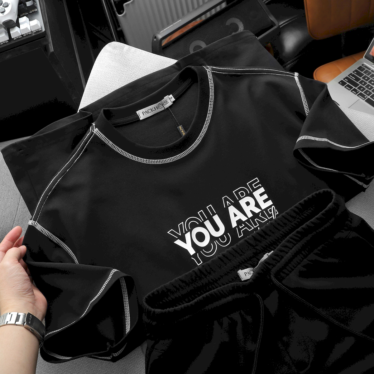 24564_z5546533465918-6a5ff14de919e4b2b4a82570e0b29004_20240617160201-2.png Áo Thun Nam Cổ Tròn Pack Horse In Chữ You Are Enough - AB519