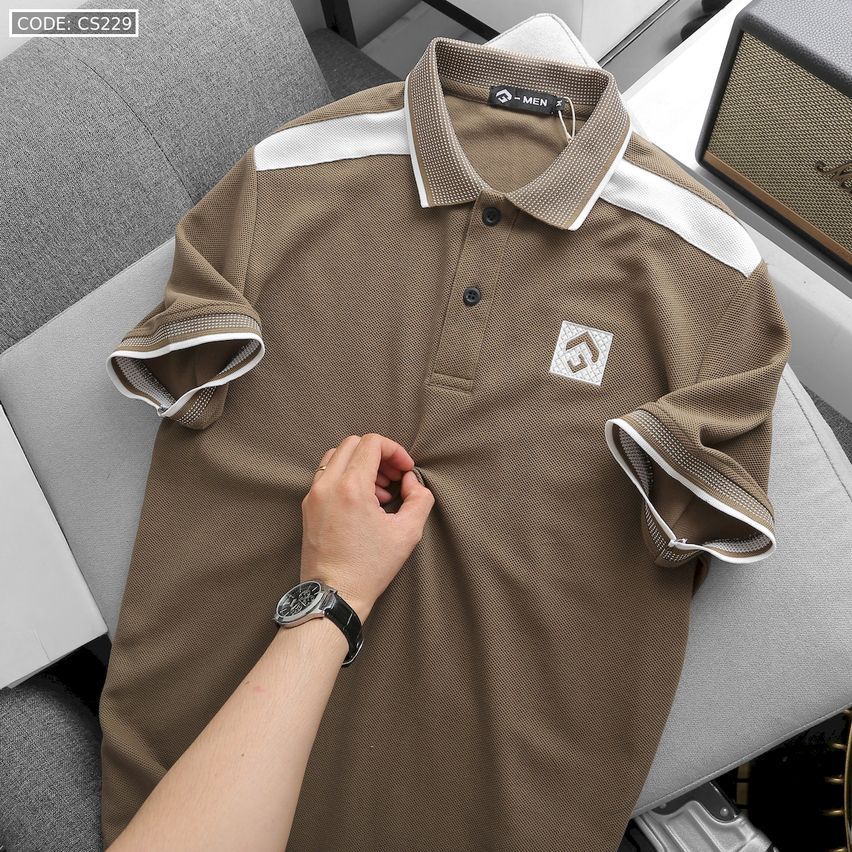 24673_z5623303503321-0b5e894fbb5ecad916446aa4f13972e6-result_20240711163835-4.png Áo Thun Nam Cổ Bẻ Thêu Nổi Logo Lục Giác (Có size 3x) - CS229