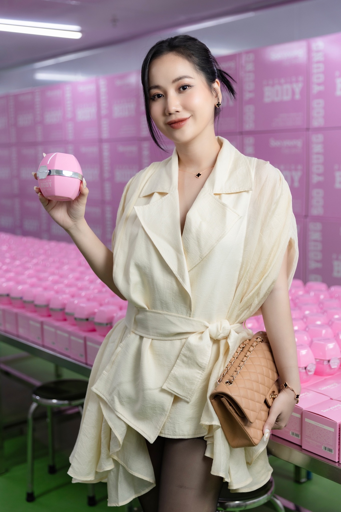 Nguồn sỉ kem Body Tảo Hồng Soo Young Nguồn sỉ kem Body Tảo Hồng Soo Young