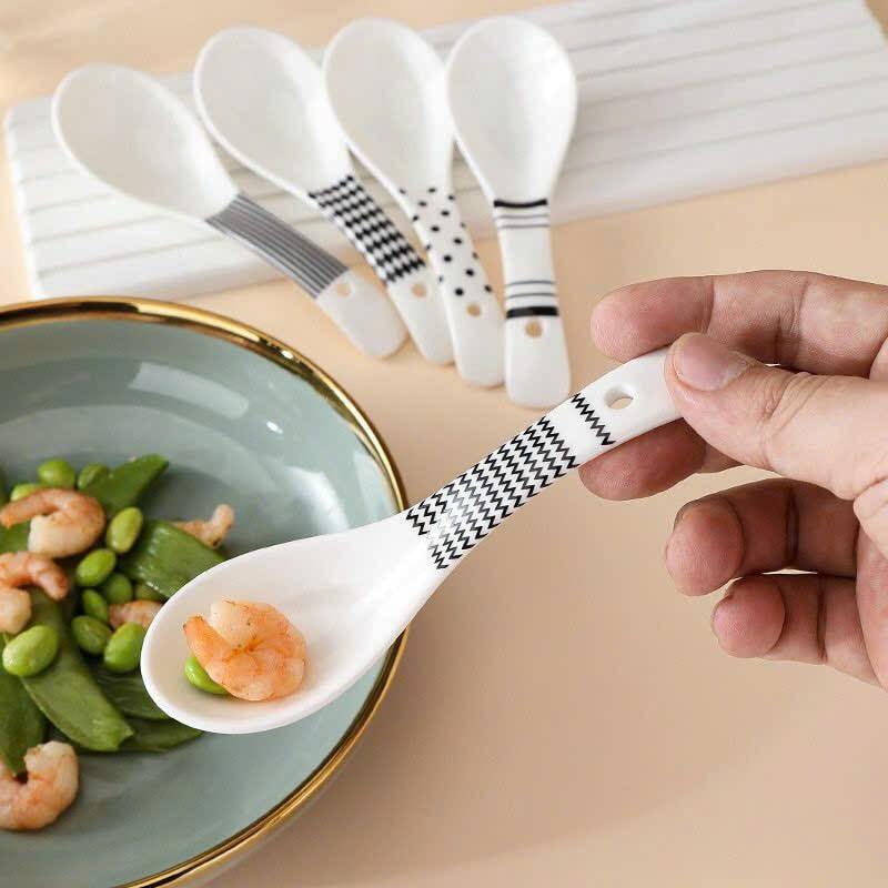 Set 5 Muôi Sứ Nhật Họa Tiết Basic Đen Trắng 14cmx4,4cm Set 5 Muôi Sứ Nhật Họa Tiết Basic Đen Trắng 14cmx4,4cm