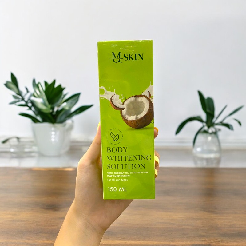 25333_mq-skin-ttbc-dua-phu-photoroom_20240930121514-1.jpg Combo Kem Ủ Trắng và Kem Body Dưỡng Trắng Sữa Dừa MQ Skin Nature Whitening Body 150gr - Tặng Tẩy Tế Bào Chết Cà Phê - BODYDUAMQSKIN