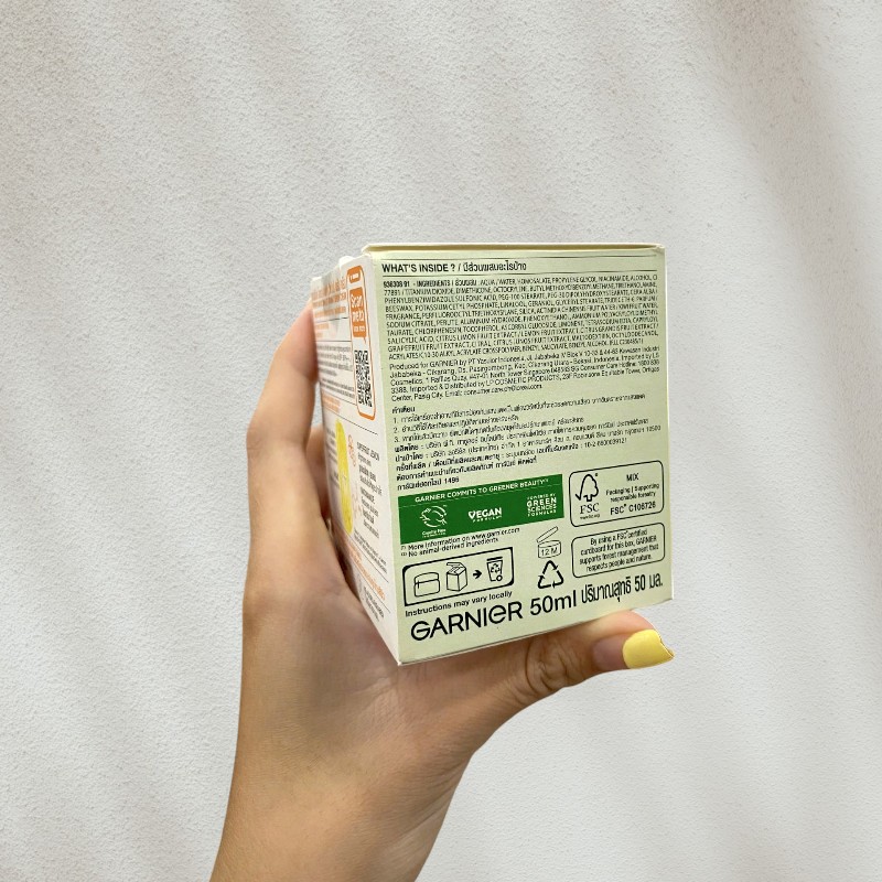 25381_kem-duong-garnier-ngay-phu-photoroom-2_20241129164243-2.jpg Kem Dưỡng Garnier Vitamin C Ban Ngày Bright Complete Vitamin C Serum Cream SPF30 PA+++ 50ml - 8991380700050