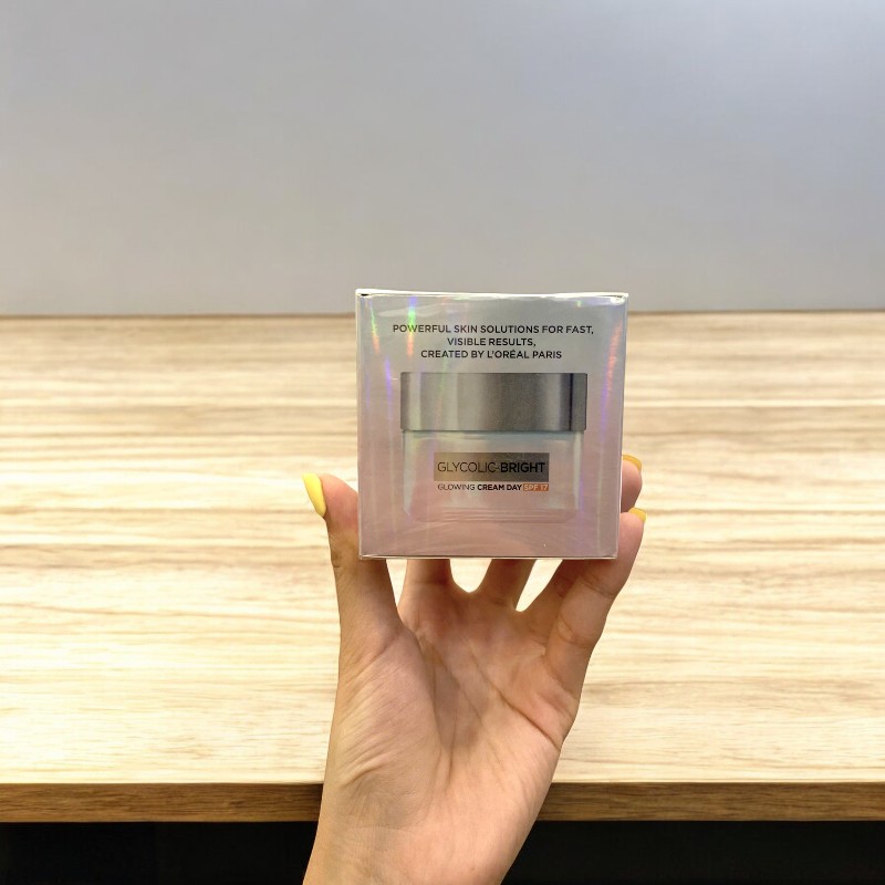 25391_z5905766798893-86c26c194549d7c36aecb882547c40b0-photoroom_20241007174930-11.jpg Kem Dưỡng Trắng Da Loreal Paris Ban Ngày Glycolic-Bright Glowing Cream Day SPF 17 50ml - 8994993016525