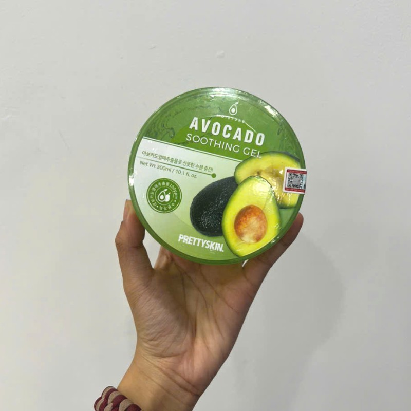25602_z5997526387527-2d2679f605c414b1fbaa52e432d0bc94-photoroom_20241104142327-2.jpg Gel Dưỡng Da Đa Năng Prettyskin Chiết Xuất Bơ Avocado Soothing Gel 300ml - 8809733211842