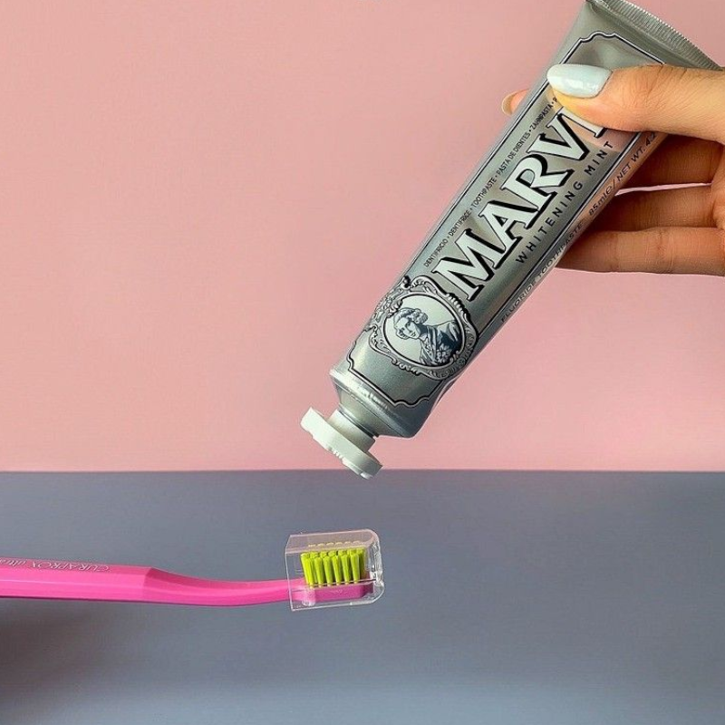 25638_kdr-marvis-trang-phu-photoroom-1_20241106163543-3.png Kem Đánh Răng Marvis Whitening Mint Màu Bạc 85ml - 8004395111718