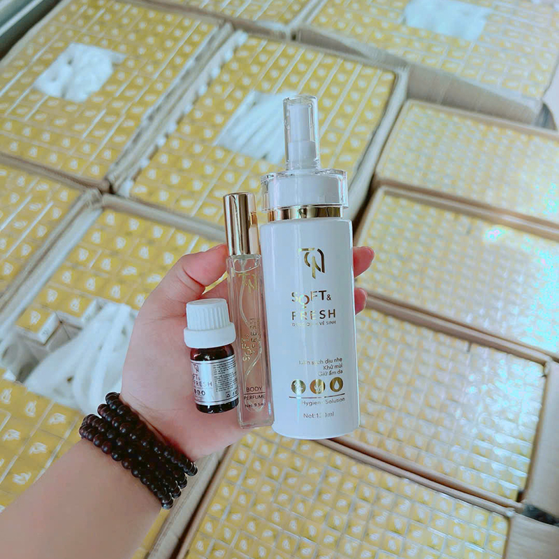 25715_z6021304230994-6767f9d46248f12ab115c0a2f8e200d4_20241111153934-3.jpg Dung Dịch Vệ Sinh Collagen X3 TN Đông Anh Soft & Fresh Collagen X3 120ml - Tặng 1 Xịt Thơm Body + 1 Nước Hoa Vùng Kín - DDVSTN