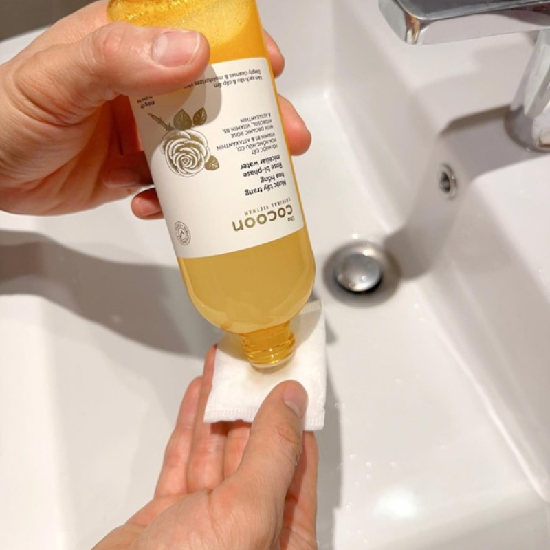 Phân phối nước Tẩy Trang Cocoon Hoa Hồng Cấp Ẩm Da Rose Bi-Phase Micellar Water 310ml Phân phối nước Tẩy Trang Cocoon Hoa Hồng Cấp Ẩm Da Rose Bi-Phase Micellar Water 310ml