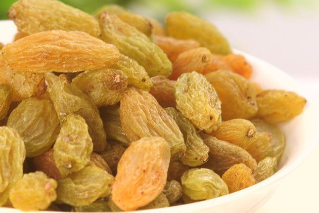 25762_cach-lam-mut-nho-kho-sieu-ngon-ngay-tet-phunutodayvn-2-2213_20241114150415-5.jpg Hộp Nho Vàng Bát Giác 250G Hộp Quà Tết 2026 - NVSHBG250