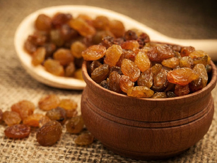 25762_cach-lam-mut-nho-kho-va-cach-lam-mut-nho-deo-ngot-thom-de-lam-cho-ngay-tet-4_20241114150414-5.jpg Hộp Nho Vàng Bát Giác 250G Hộp Quà Tết 2026 - NVSHBG250